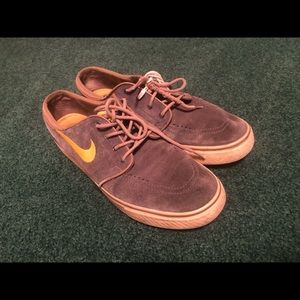 Navy and Gold Nike Janoski 12